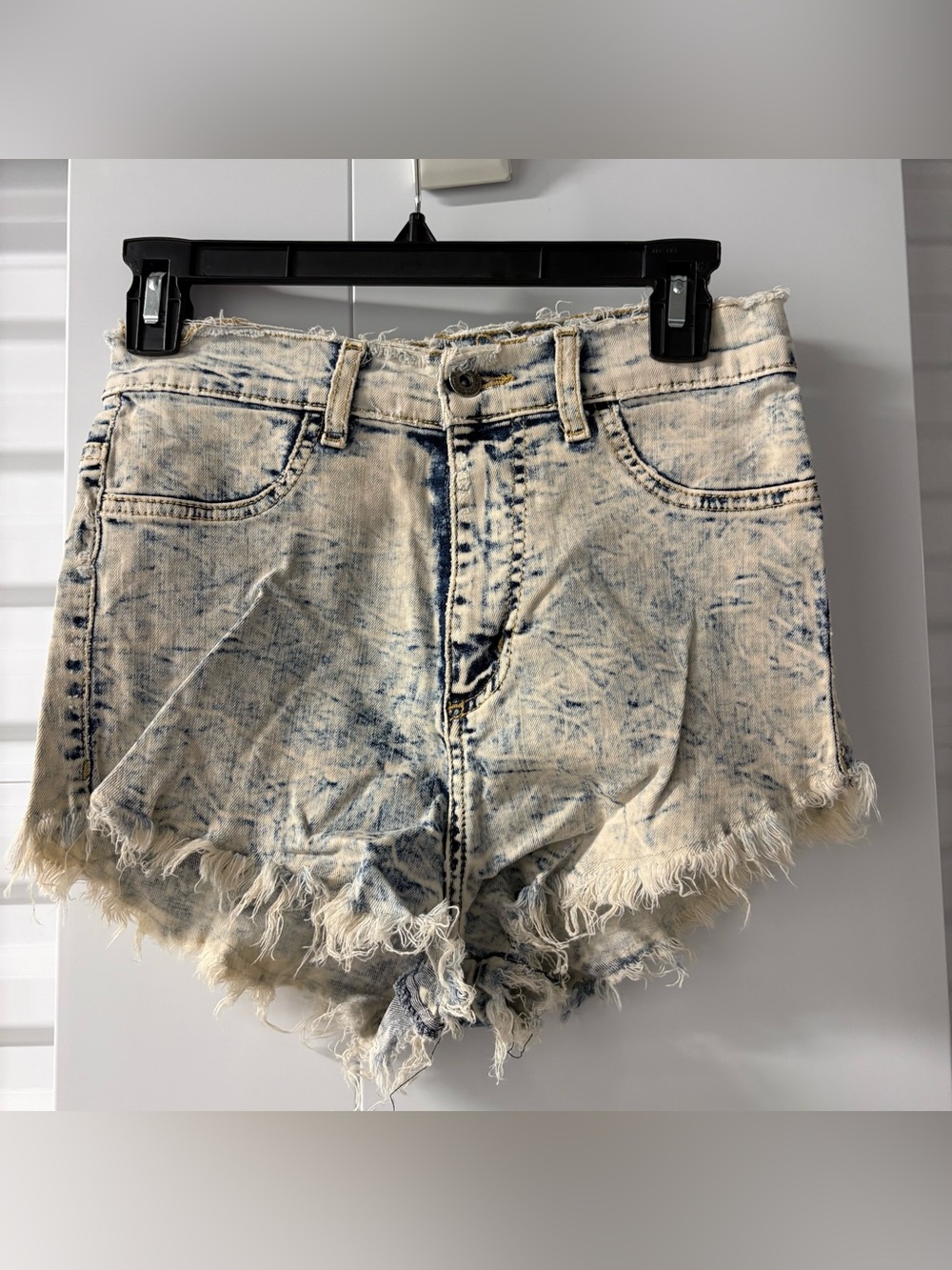 Acid Wash Frayed Hem Women's Denim Shorts - Light Blue GJG Jeans
